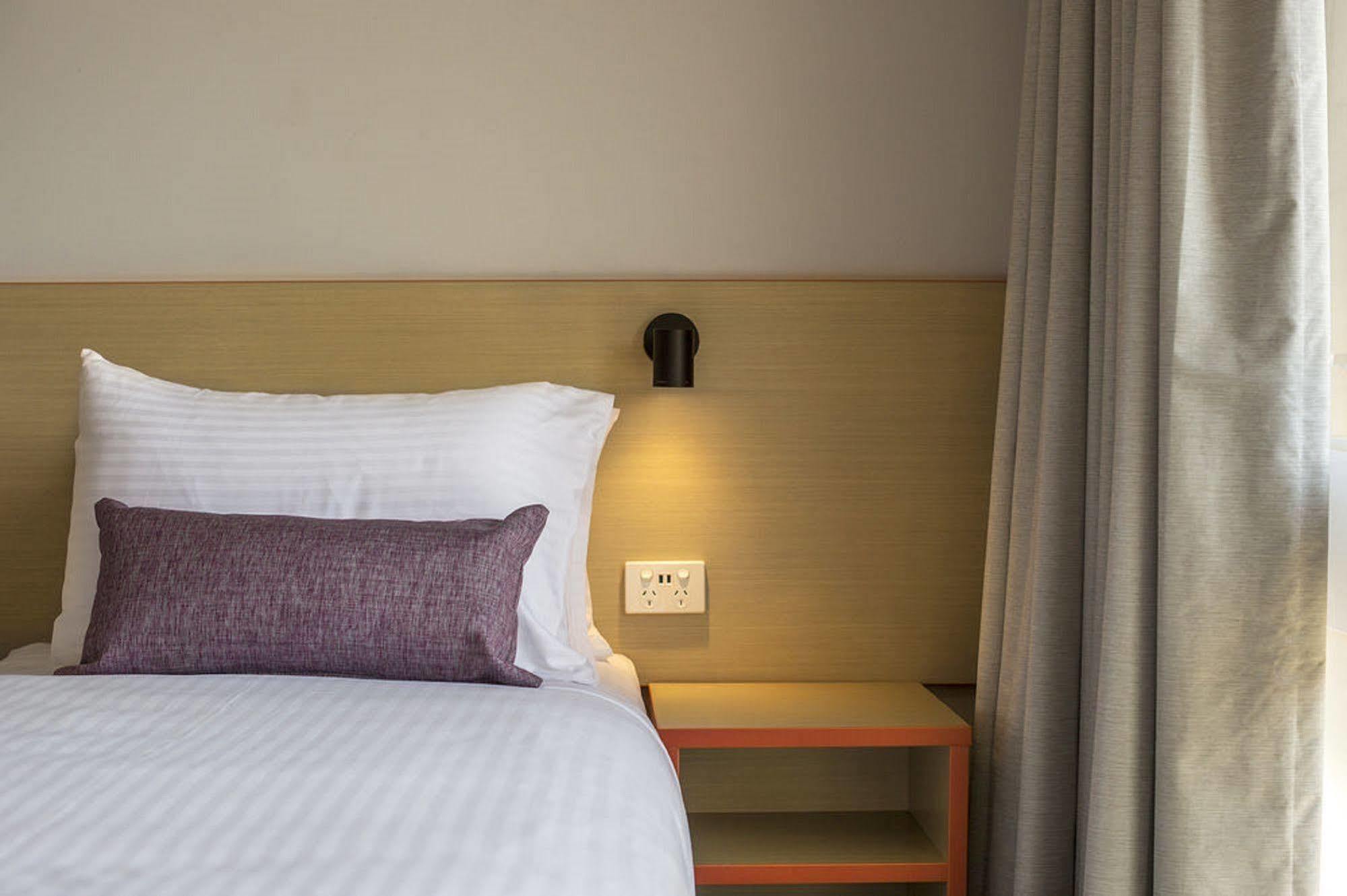 Nightcap At Waltzing Matilda Hotel Springvale Extérieur photo
