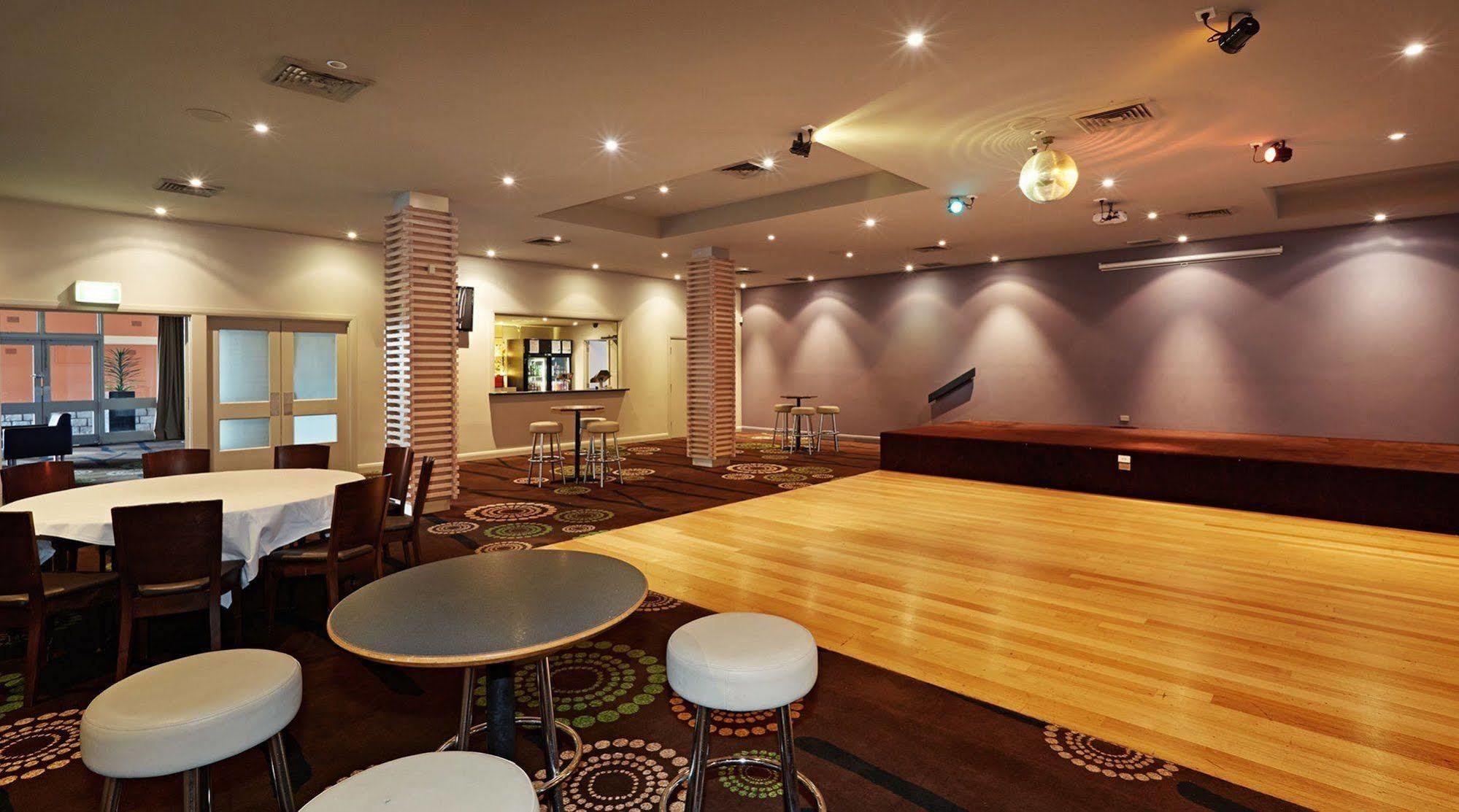 Nightcap At Waltzing Matilda Hotel Springvale Extérieur photo